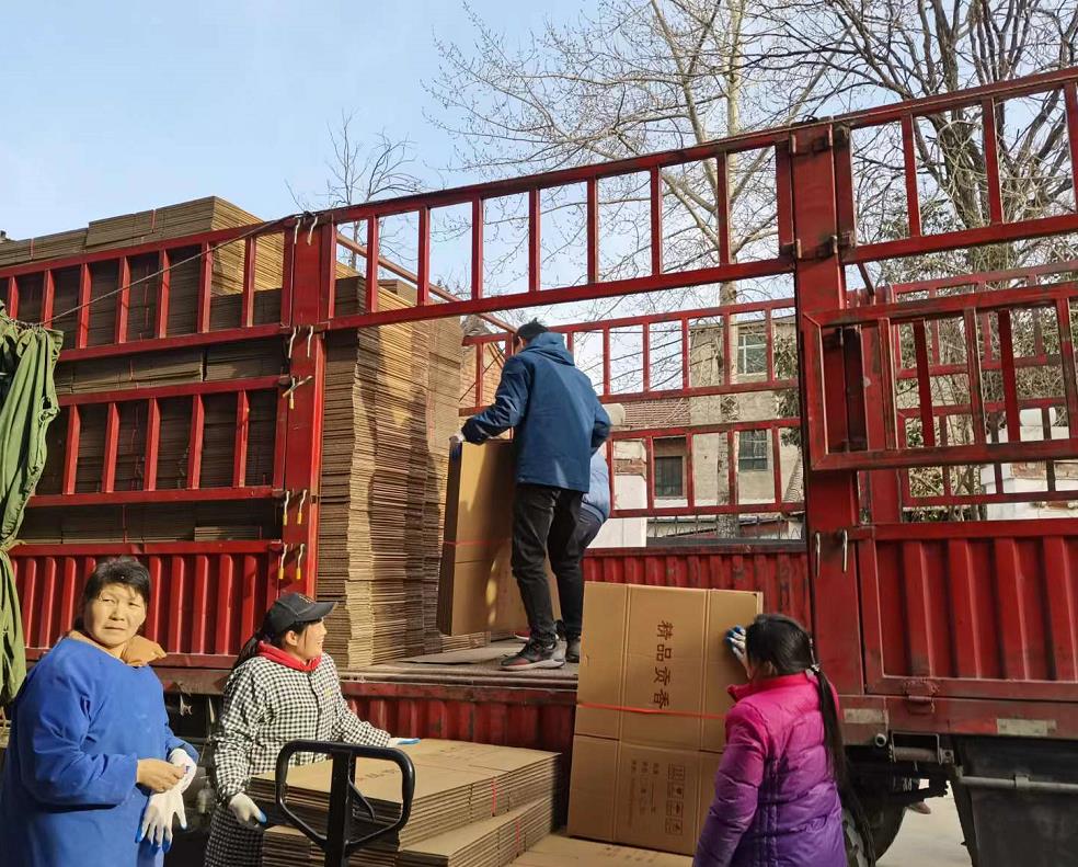 甲盾紙箱送貨現(xiàn)場